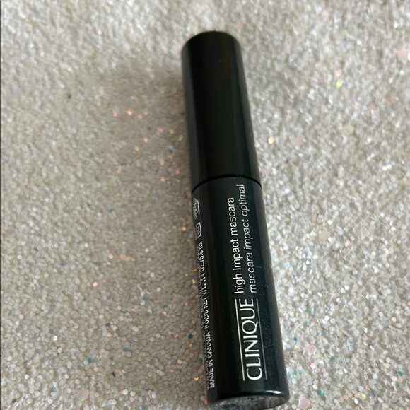 Clinique Makeup 4pc Set - Picture 5 of 9